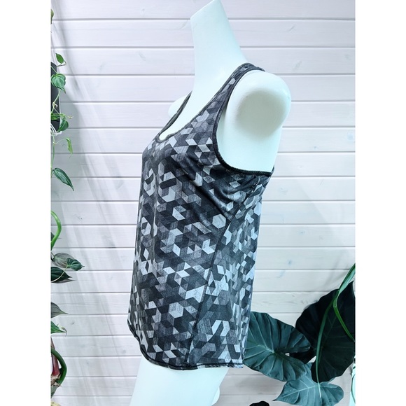 EUC | Athleta Tank Top | Size Medium | Black Gray Geometric Pattern | No Bra - Picture 2 of 11